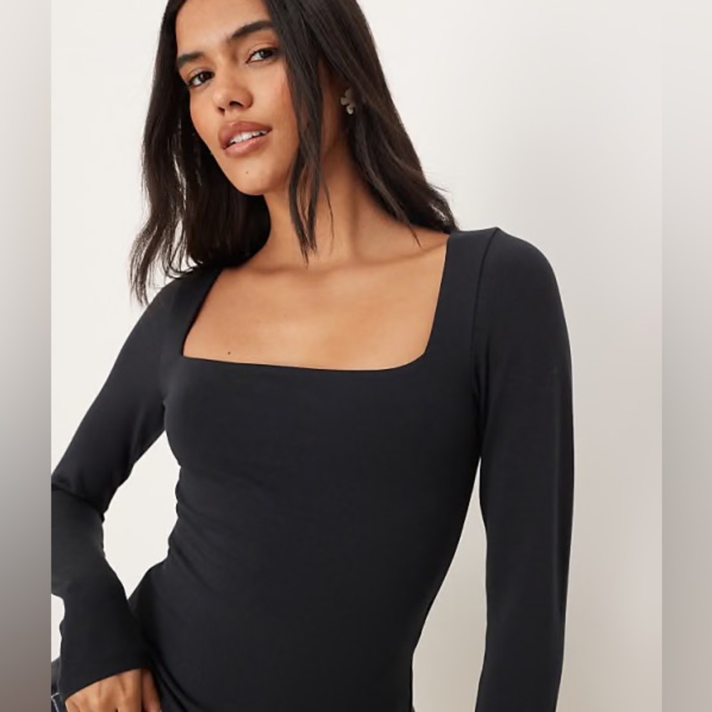Abercrombie and Fitch square neck long sleeve stretchy fitted top